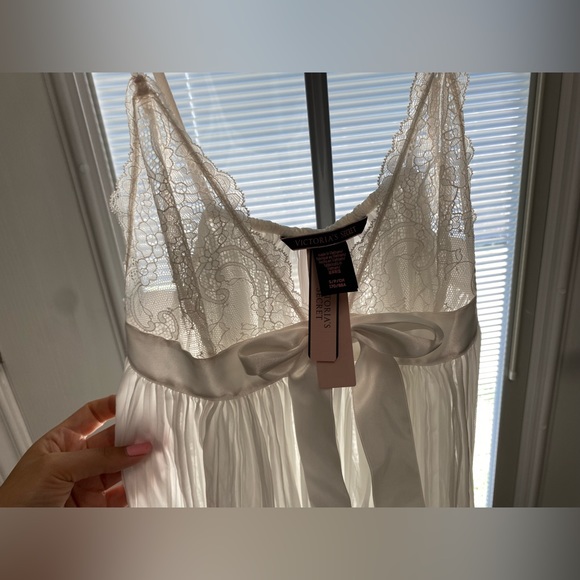 Victoria's Secret || Victoria’s Secret bridal Pleated Lace Babydoll lingerie - Picture 3 of 13